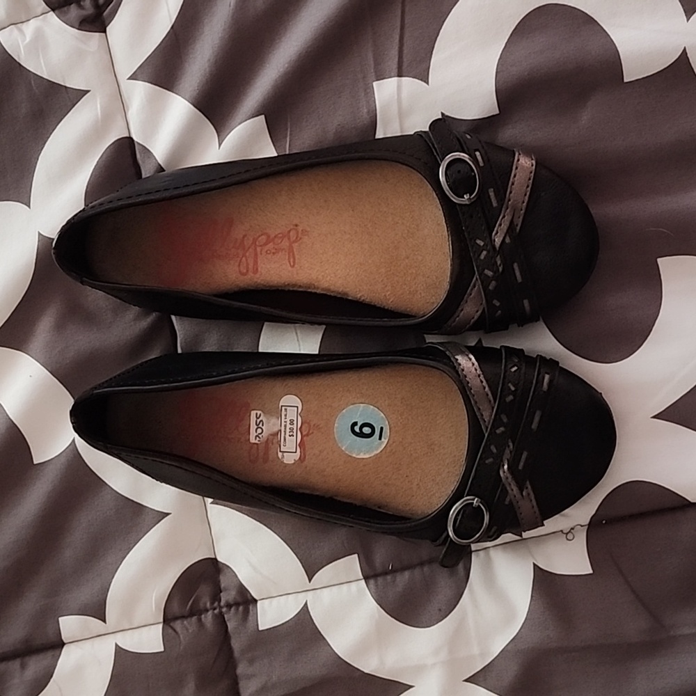 Black dress flats